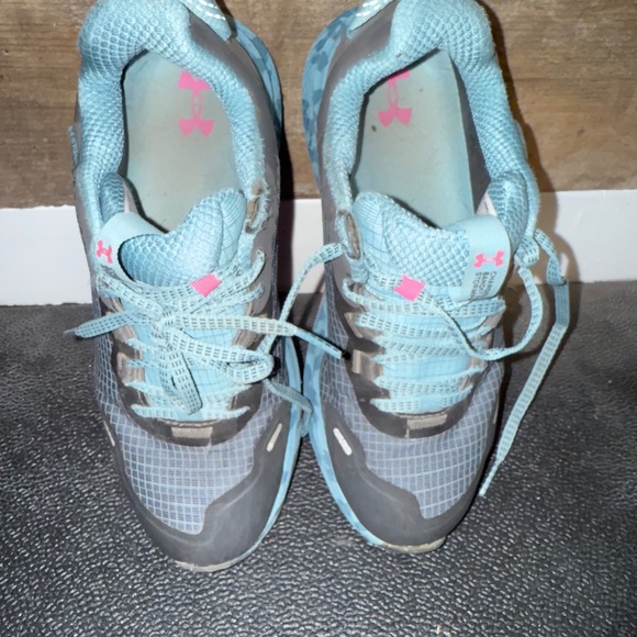 Under armour shoes - Picture 2 of 4